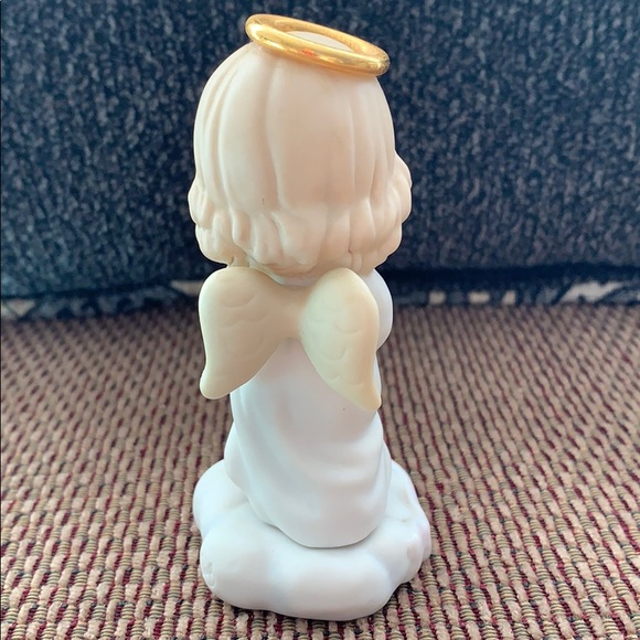 Precious Moments - January Birthday Month Angel - Picture 4 of 8